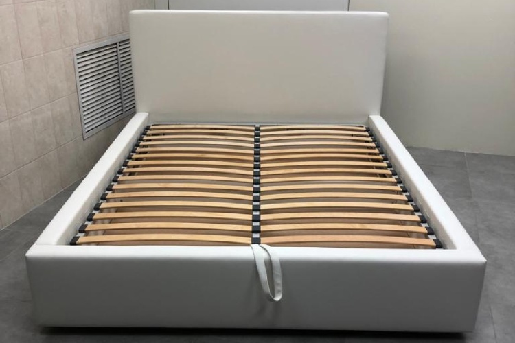 Кариба с ящиками Белая экокожа, кровать в ткани